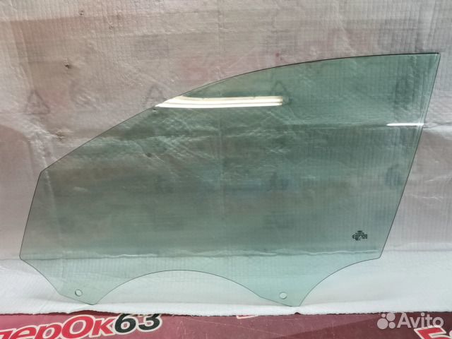 Стекло двери переднее левое Audi A4