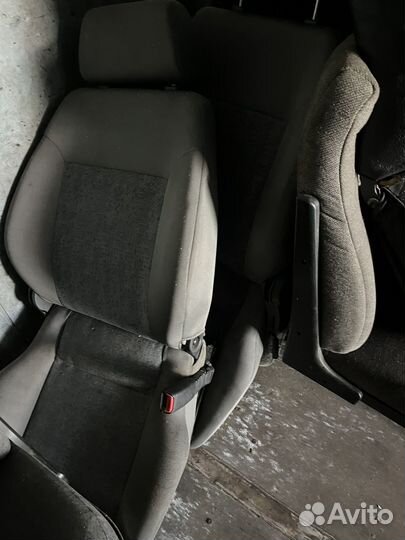 Передние сиденья