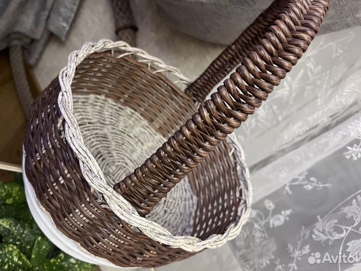 Корзина плетеная из ротанга