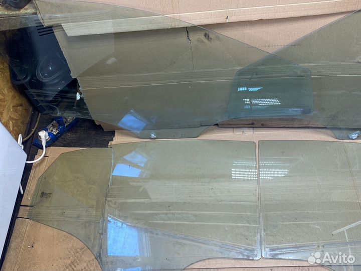 Стекло боковые задние Hyundai Solaris 1