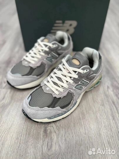 New balance 2002R