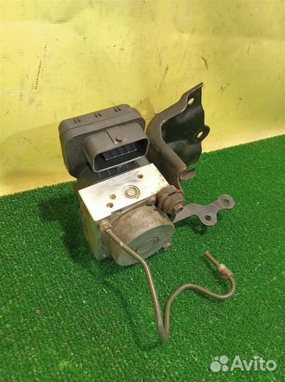 Блок ABS (насос) Toyota Corolla E15 2006