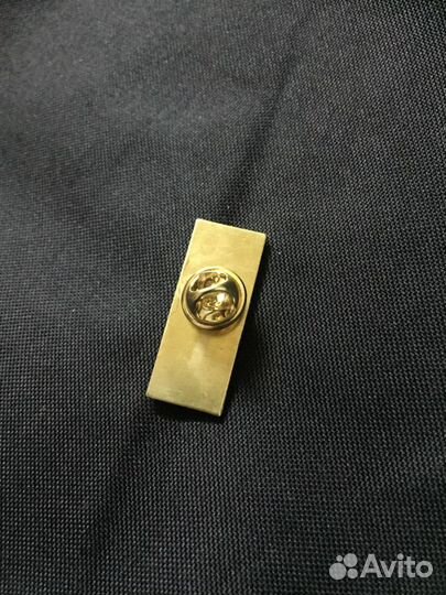 Значки брендовые нагрудные