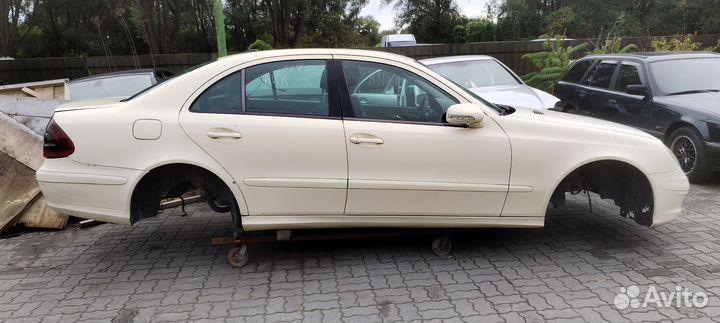 На разбор mercedes w211 рестайлинг 2.2 cdi