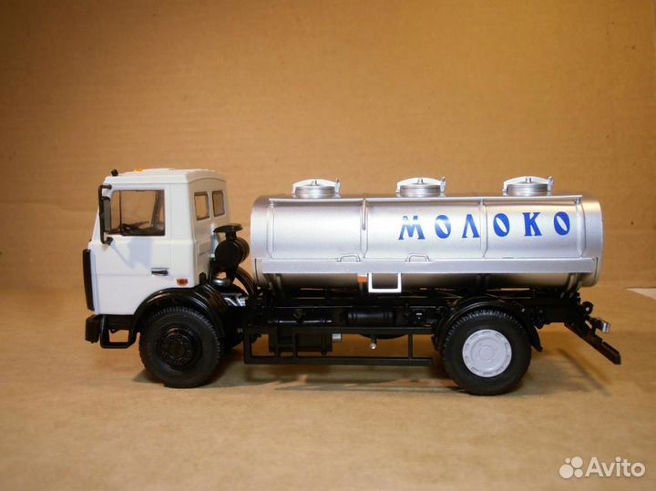 Модель грузовика. Масштабная модель 1:43