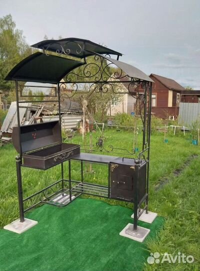 Мангал с крышей