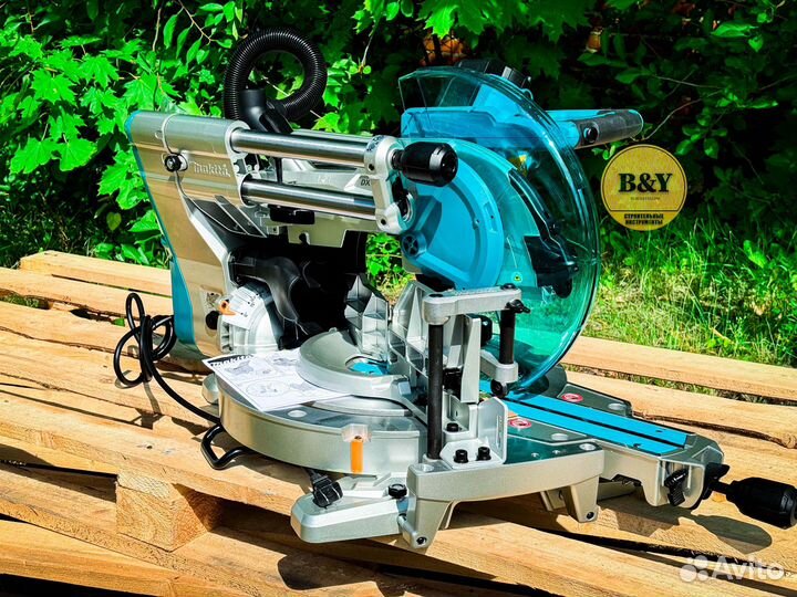 Торцовочная пила Makita LS1219L