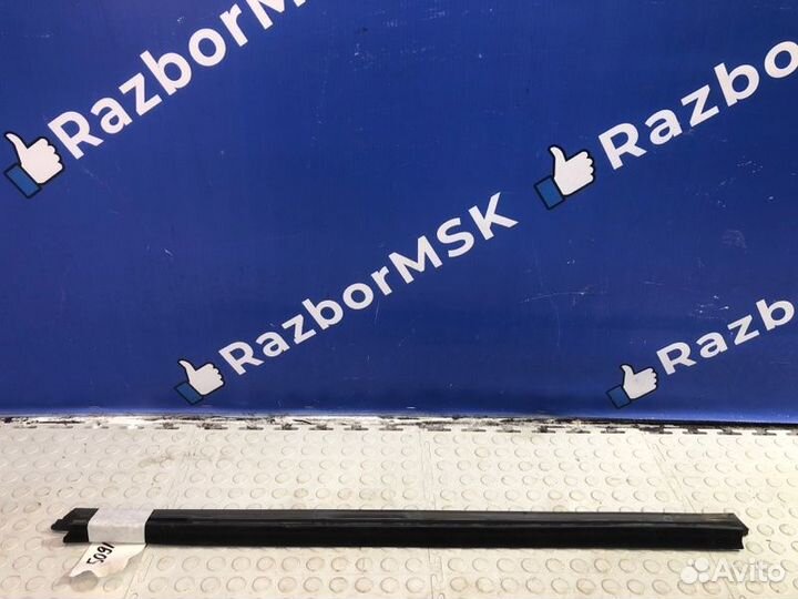 Уплотнитель стекла задний левый Nissan Terrano