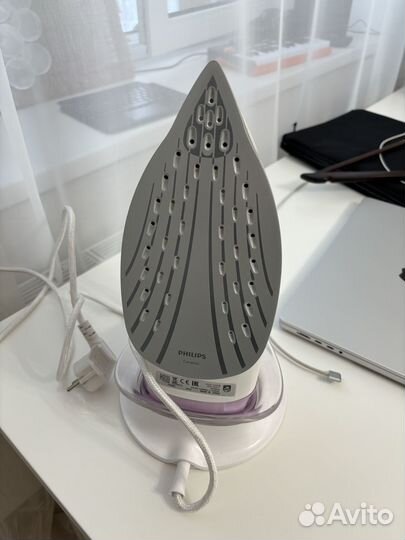 Беспроводной паровой утюг Philips GC3675