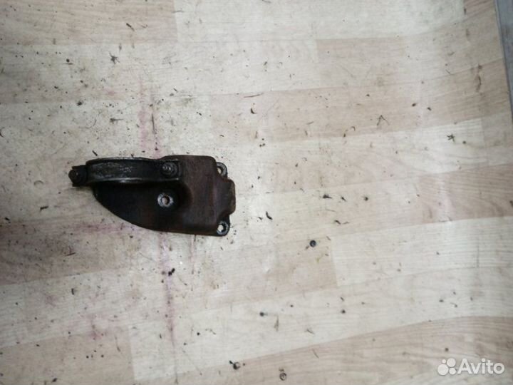 Кронштейн промежуточного вала Ford Focus 2 купе