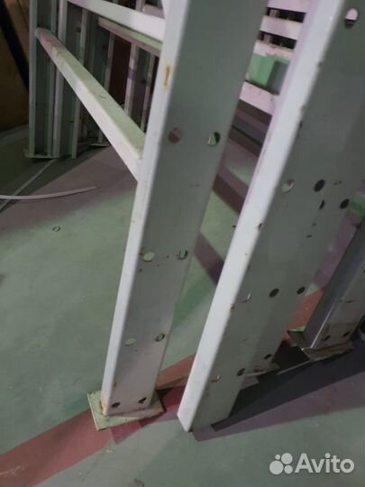 Стеллажи среднегрузовые с полками б/у