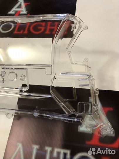 Стекло фары Toyota Land Cruiser 200 2015-нв правое