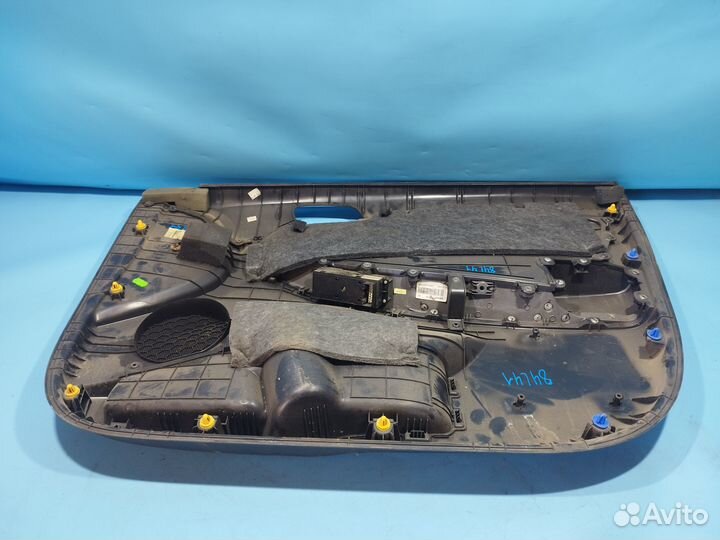 Обшивка двери передней левой Hyundai Solaris 1