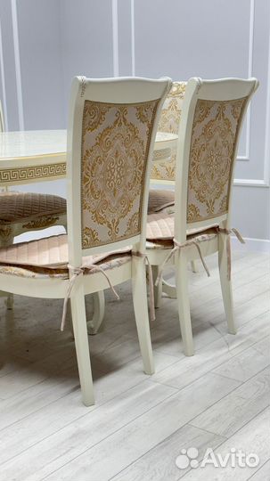 Стол и стулья