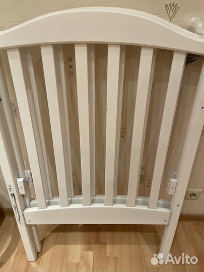 Детская кроватка с маятником и ящиком