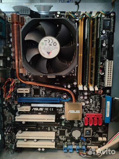 Материнская плата с процессором и памятью