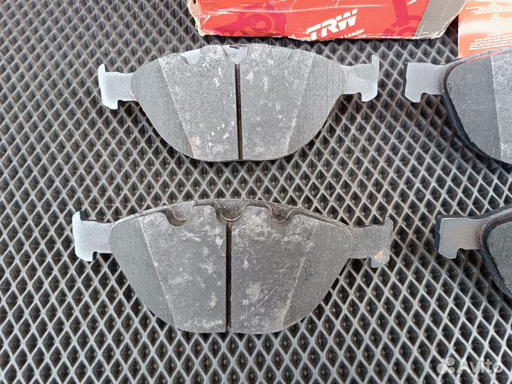 Передние тормозные колодки BMW E60 E65 TRW GDB1558
