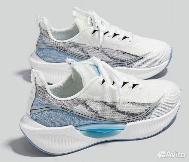 Кроссовки женские