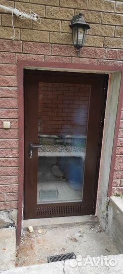 Входная противопожарная металлическая дверь