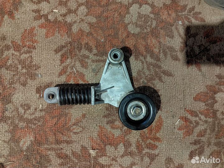 Натяжитель ремня пружинный camry 40