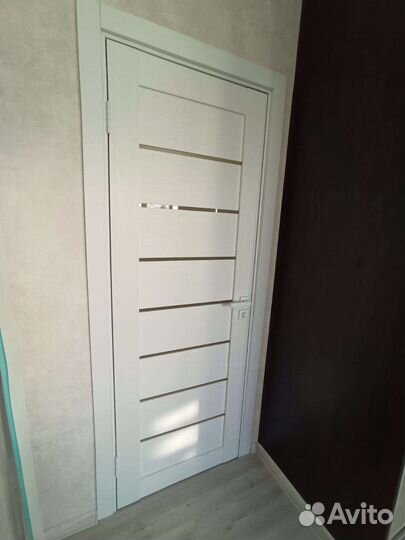 Белый двери со стеклом в наличии