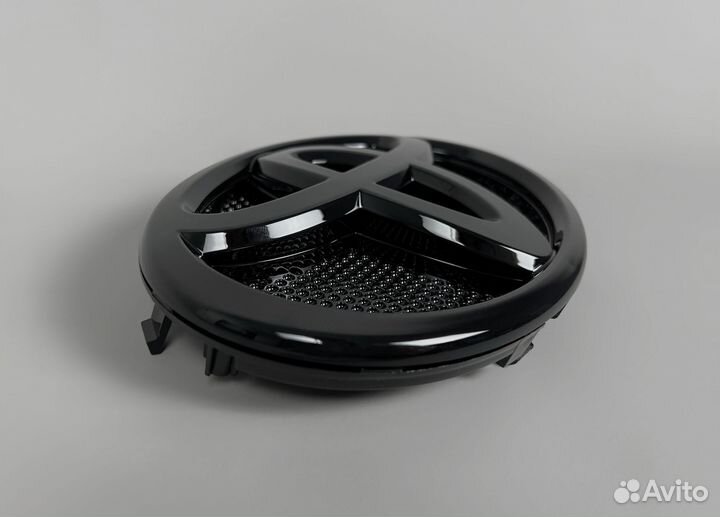 Эмблема в решетку Toyota Land Cruiser 200 с16г