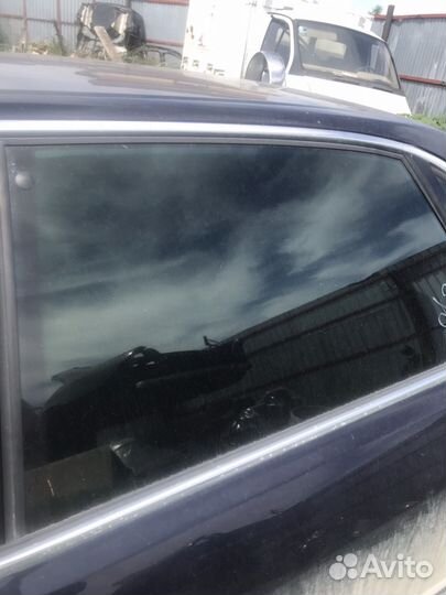 Заднее левое стекло Ауди A8 d2