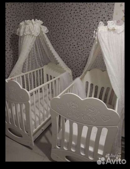 Детская кроватка с маятником