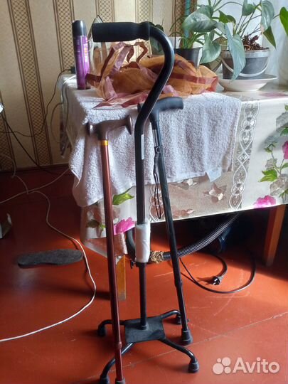 Продам 3 трости за все 1500