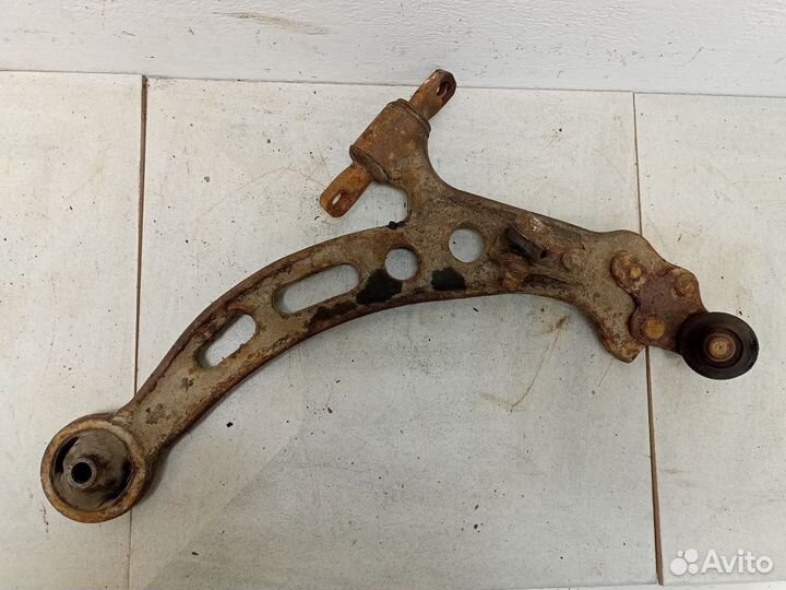 Рычаг передний правый нижний