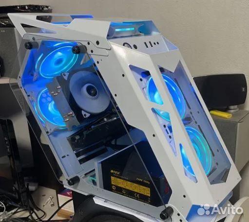 Игровой компьютерный корпус белый