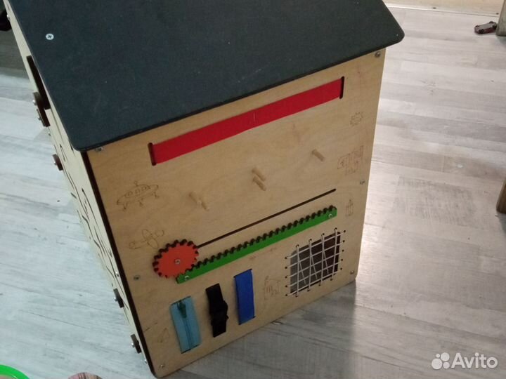 Бизиборд домик