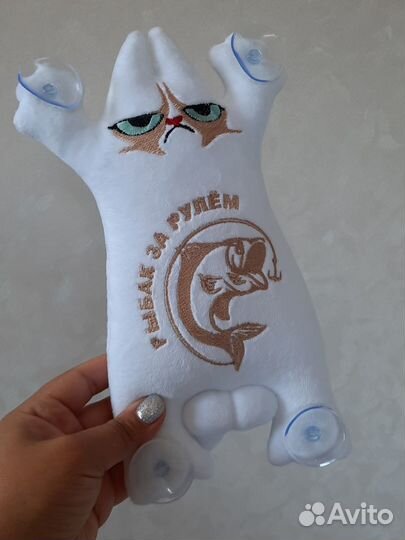 Кот на присосках саймон