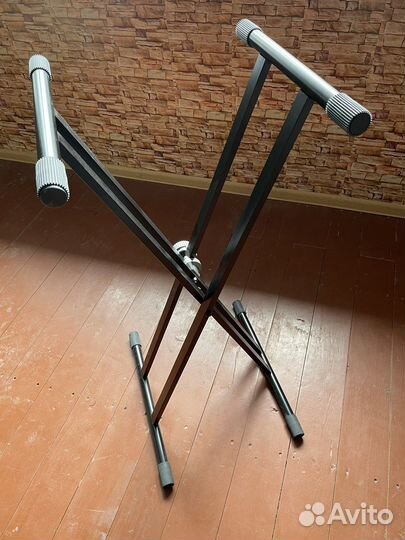 Крестообразная стойка для фортепиано