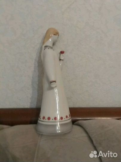 Аленький цветочек. Гжель. Фарфоровая статуэтка