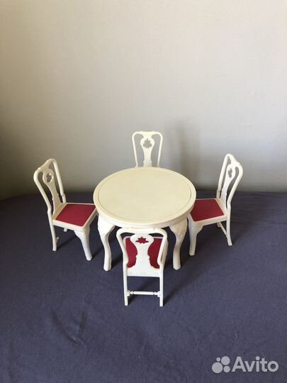 Мебель для кукол Барби стол со стульями кухня