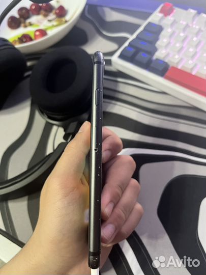 iPhone 8, 64 ГБ