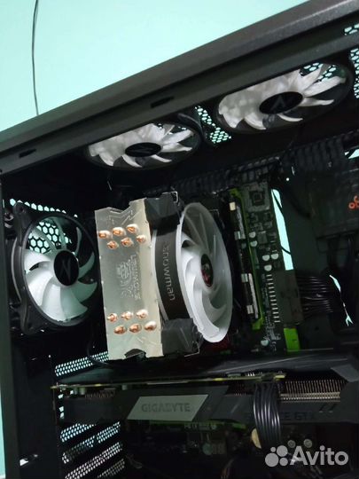 Игровой компьютер с монитором