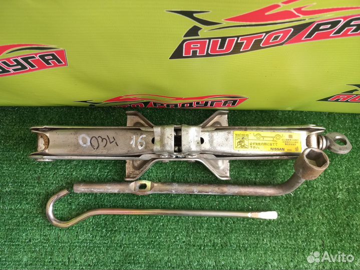 Домкрат nissan 650KG