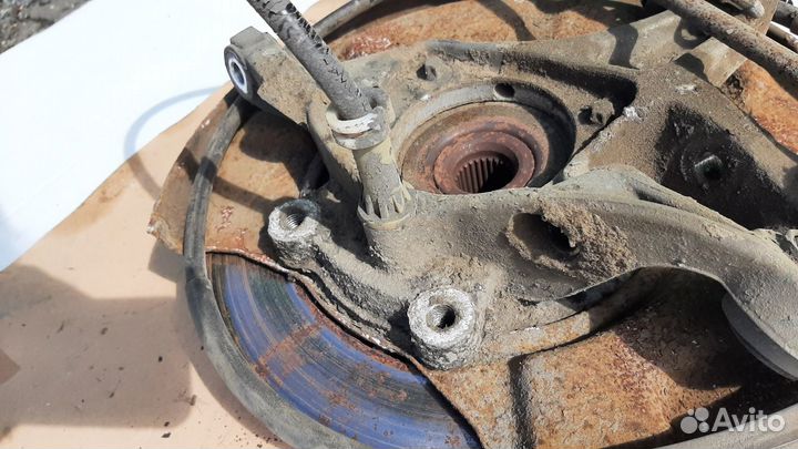 Задний правый кулак Mercedes CLS W219 W211