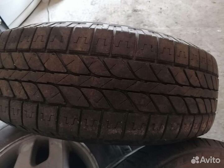 Michelin 4x4 Synchrone 215/70 R16