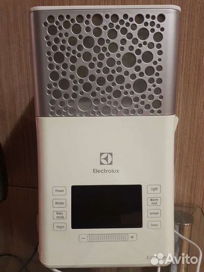 Увлажнитель воздуха Electrolux EHU 3715D