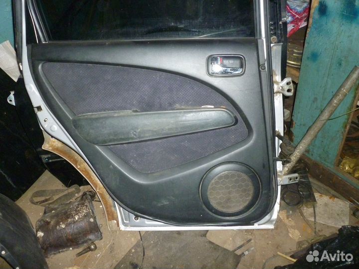 Ручка задняя левая Mitsubishi Outlander 1