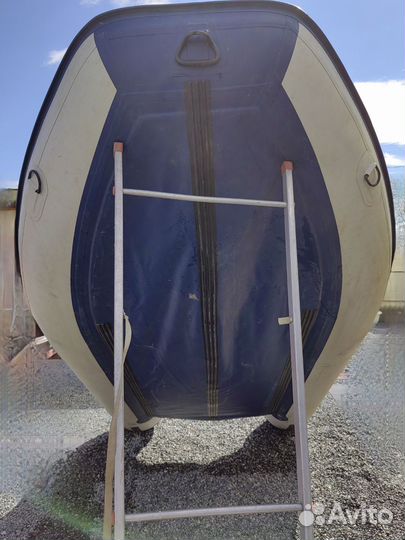 Лодка yamaran с мотором suzuki 15 и тентом
