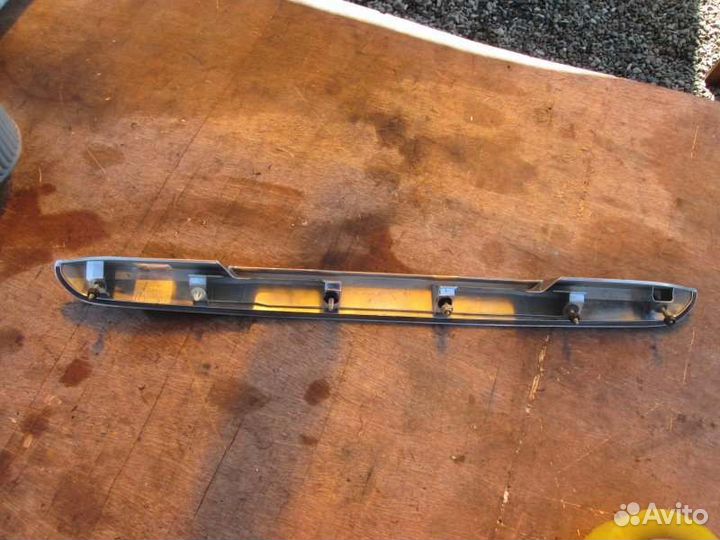 Накладка 5-й двери Toyota Allex NZE124 1NZ-FE