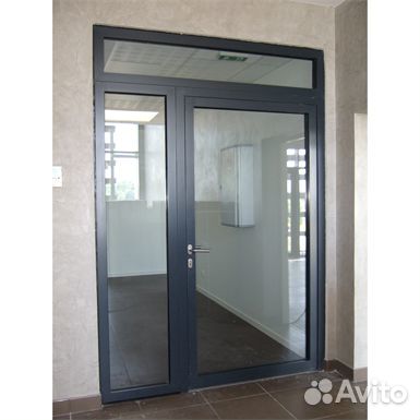 Дверь алюминиевая