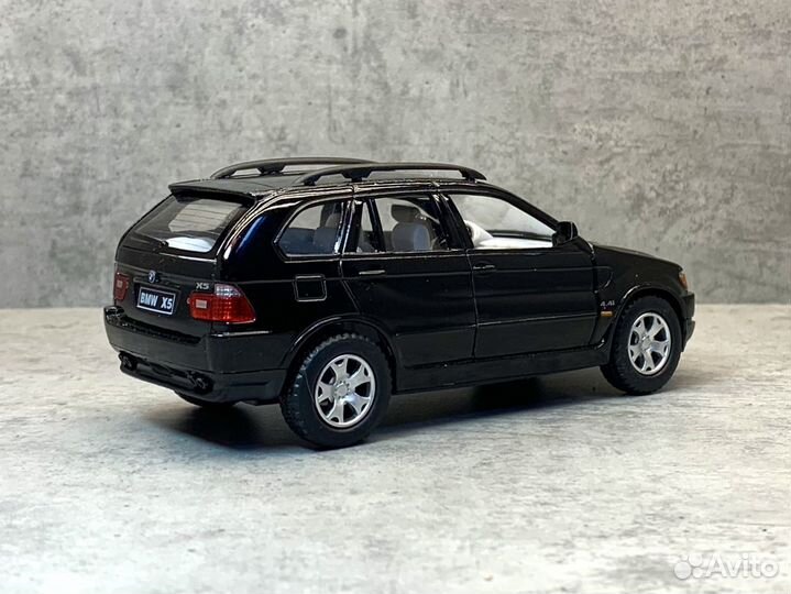 Коллекционная модель BMW X5 1:43