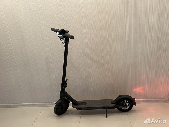 Электросамокат Xiaomi Electric Scooter Essential