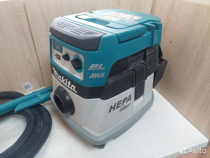 Аккумуляторный пылесос Makita Dvc864LZ