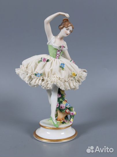 Старинная фарфоровая статуэтка. Кружевной фарфор